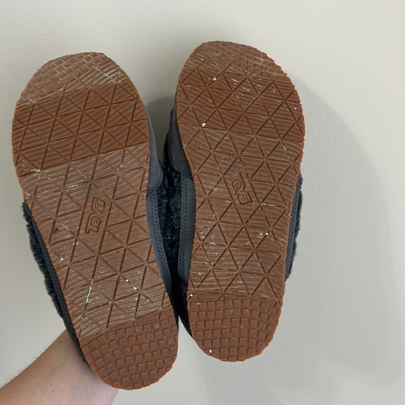 Teva ReEmber Fleece Moc Dark Gull Grey Slipper - Picture 12 of 13